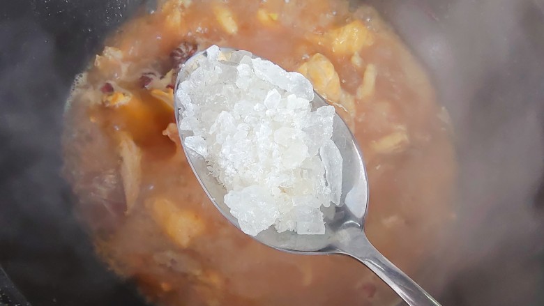 酱焖鸡块,一大勺冰糖