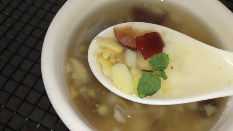 番茄鸡蛋炒年糕,再来一碗板栗马蹄红枣羹,真的绝配
