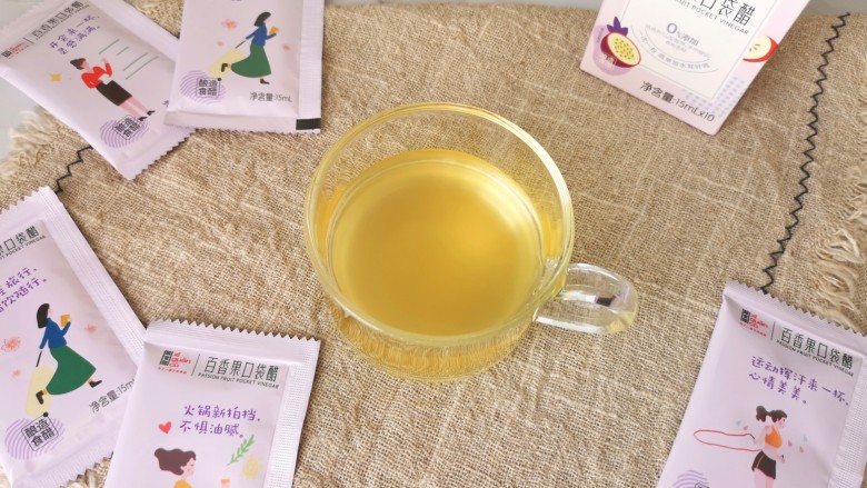酱焖鸡块,吃完肉肉再来一杯醯官醋百香果口袋醋,酸爽解腻,口感特别好!