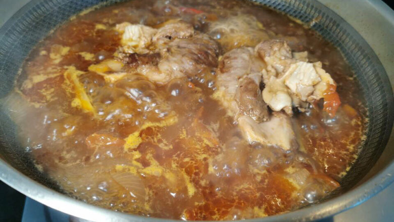 西红柿炖猪肉,小火炖煮40分钟,焖20分钟