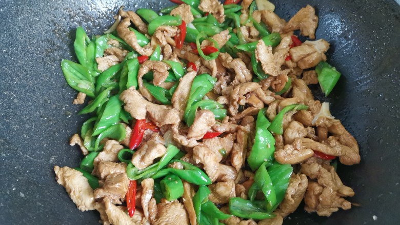 小炒鸡脯肉,翻炒均匀,即可出锅