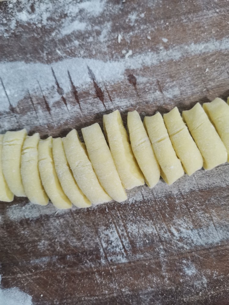 手指面,切成小条