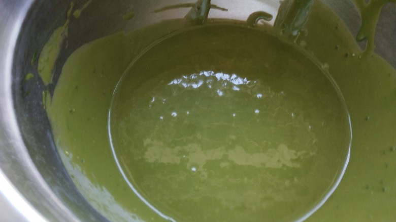 抹茶红豆蛋糕卷,搅拌均匀,成为细腻柔顺的蛋糊待用