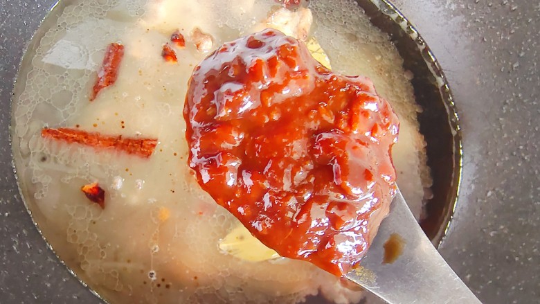 香菇烧鸭肉,加两勺黄豆酱