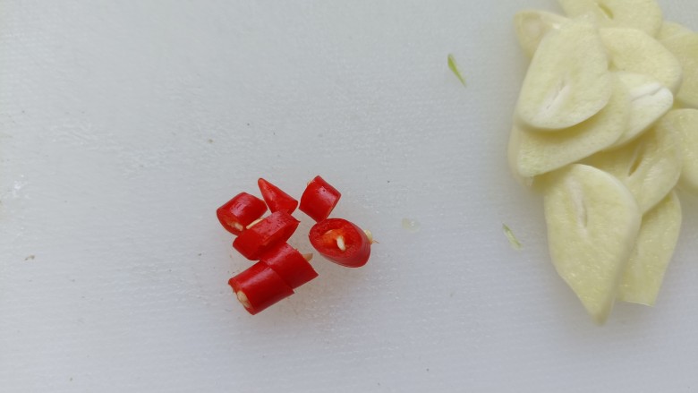 五花肉炒黄瓜,<a style='color:red;display:inline-block;' href='/shicai/ 82'>小米椒</a>切段儿,能吃辣的可以多放;