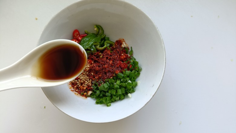凉拌蒸茄子,两勺香醋;