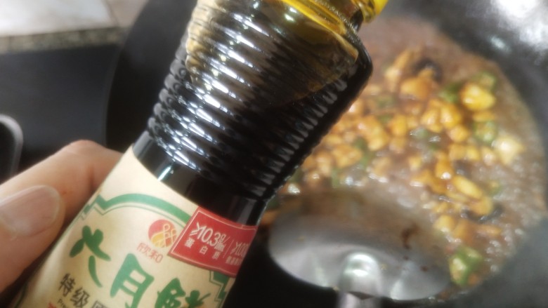 小炒鸡脯肉,起锅前加点六月鲜酱油增味