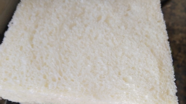 早餐时刻,最后放上土司，盖上早餐机盖子，3分钟就ok