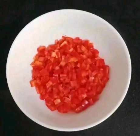 剁椒蒸芋头,<a style='color:red;display:inline-block;' href='/shicai/ 3446'>红尖椒</a>剁碎