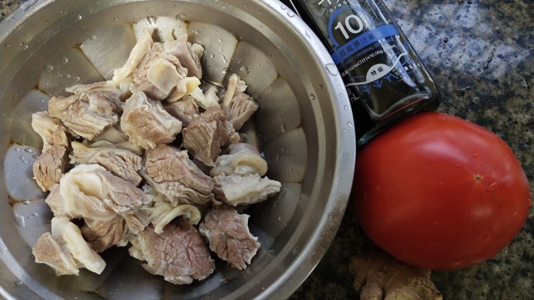 西红柿炖牛腩,食材:牛腩,番茄,轻盐原汁酱油就这么简单