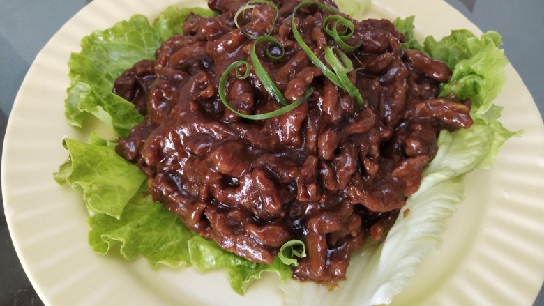 京酱牛肉丝,起锅盛盘