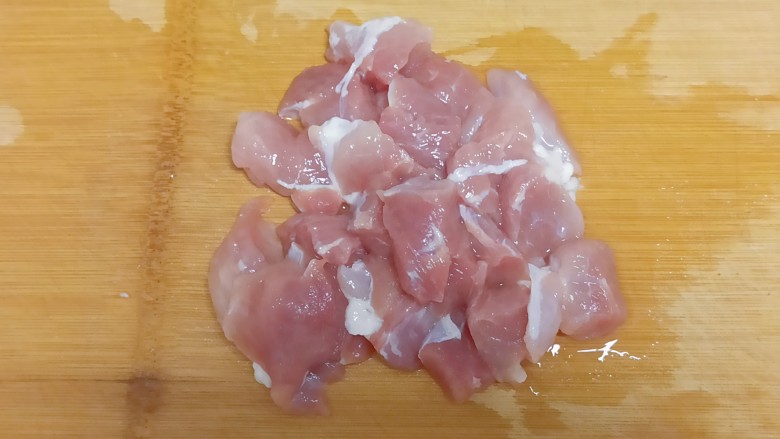 白萝卜炖猪肉,<a style='color:red;display:inline-block;' href='/shicai/ 414'>猪肉</a>清洗干净,切成块
