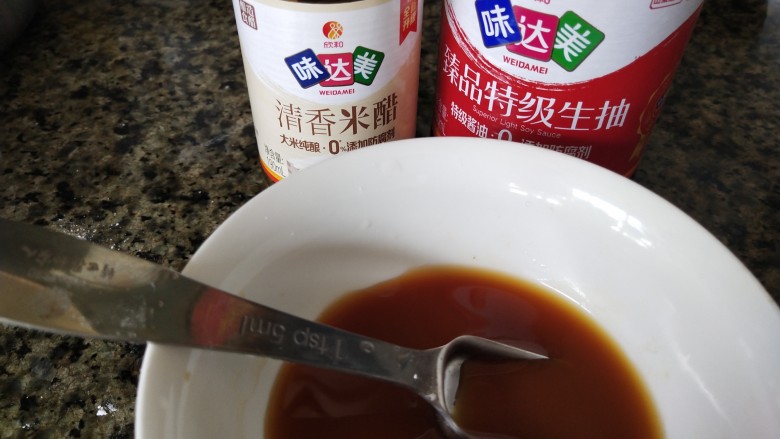 茭白烧肉,调成鱼香汁备用