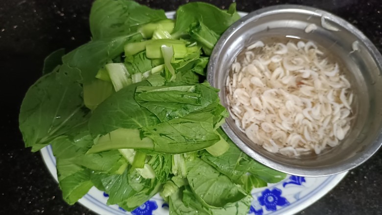 虾米炒小白菜,食材备好