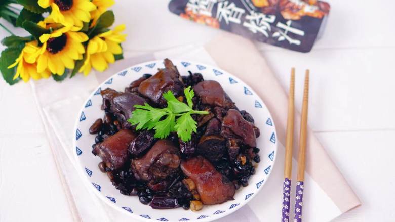 枣香黑豆炖猪蹄,好吃!
