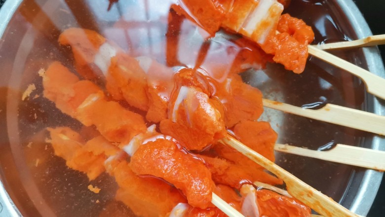 爆炒鸡脆骨,把<a style='color:red;display:inline-block;' href='/shicai/ 5239'>骨肉相连</a>,放在水中解冻