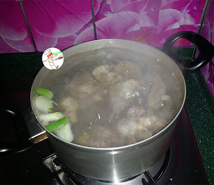 萝卜煲羊排,盖上盖子,开大火煮沸