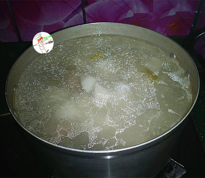 萝卜煲羊排,待羊排骨炖烂了,把萝卜放进去,再炖20分钟左右