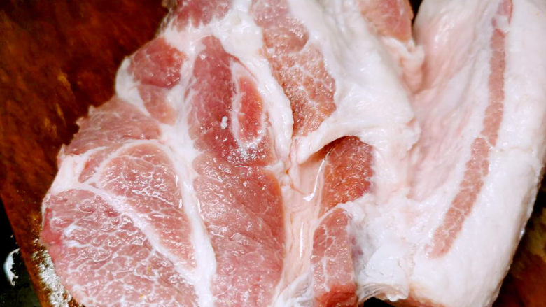 土豆回锅肉,除了五花肉之外,用梅花肉也不错