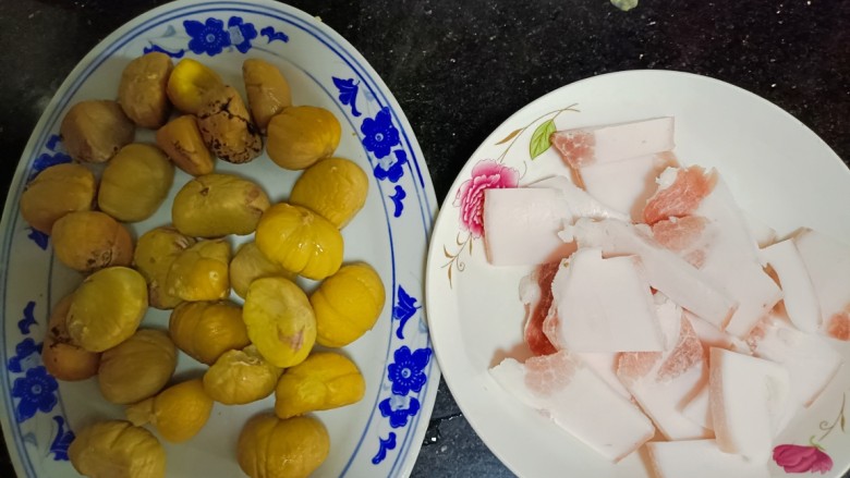 板栗烧肉,备好食材