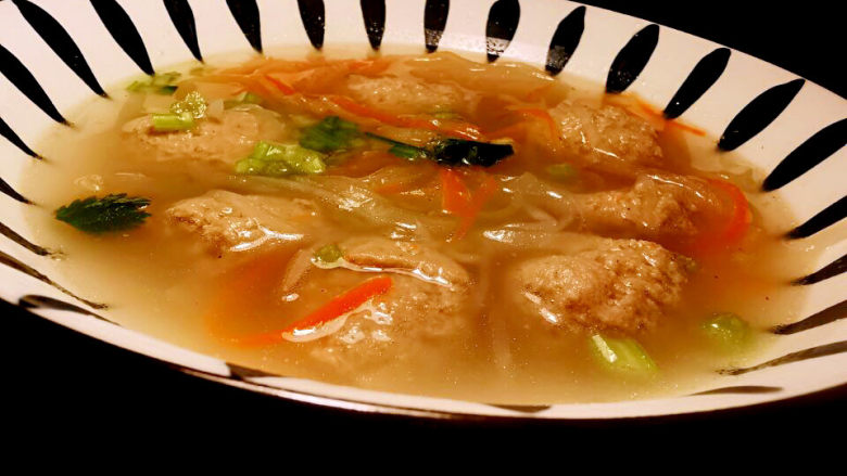 牛肉丸子汤,清爽中,尽显牛肉的美味,天冷来一碗,暖胃