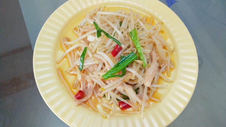 豆芽炒肉丝,盛盘