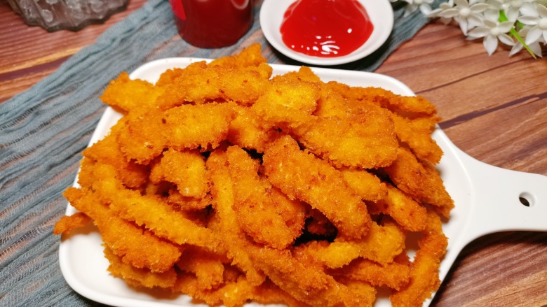 学会这道菜,再也不怕家里小孩哭了!😋,再配上<a style='color:red;display:inline-block;' href='/shicai/ 699'>番茄酱</a>,椒香酥脆酸酸甜甜~完美!