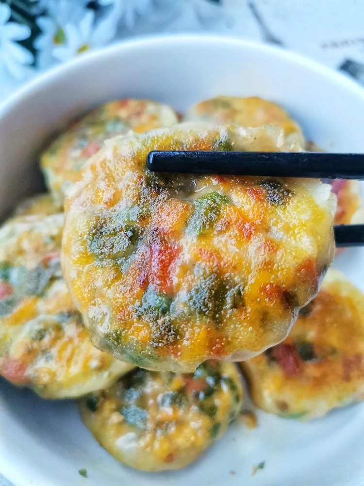 青椒火腿鸡蛋饼,简单易做,全家人都抢着吃,快给家人露一手吧~