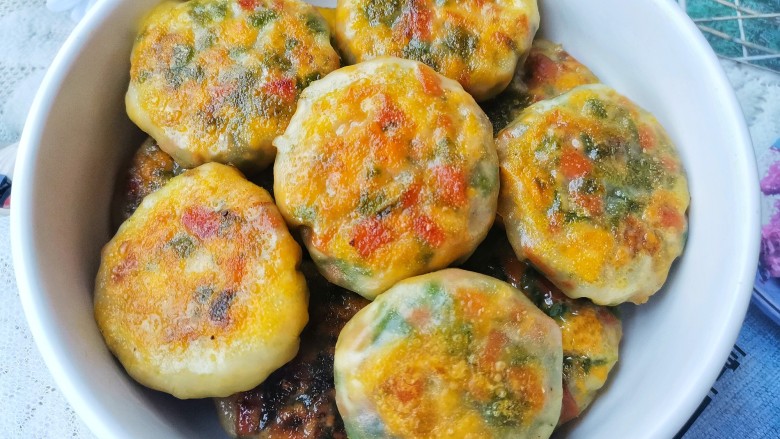 青椒火腿鸡蛋饼,虽然步骤很简单,但是味道肯定不差哦。