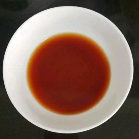 素炒双丁,碗中放入<a style='color:red;display:inline-block;' href='/shicai/ 788'>生抽</a>和淀粉,加入少许清水调成酱汁