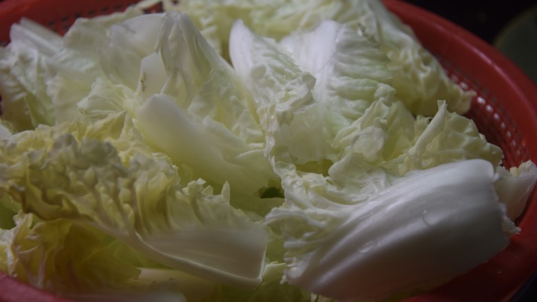 蚝油水白菜,<a style='color:red;display:inline-block;' href='/shicai/ 80608'>水白菜</a>洗干净,拧成小块