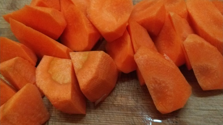 胡萝卜烧排骨,切成滚刀块?