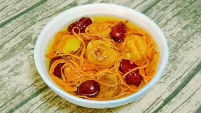 虫草花干贝鸡汤,一道美味的虫草花干贝鸡汤就做好啦~