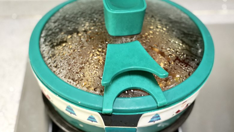 不加一滴水!巨好吃的香辣啤酒卤鹌鹑蛋,一口一个太过瘾啦,煮至汤汁浓稠即可