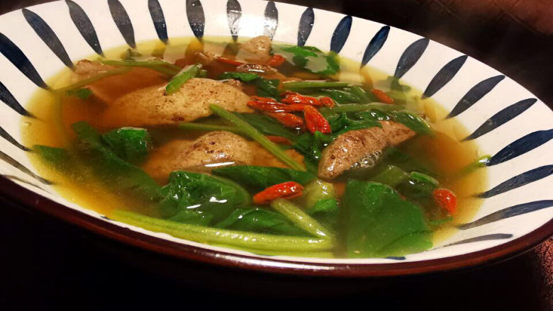 青菜猪肝汤,汤清味浓,冬天太适合来一碗"养眼"