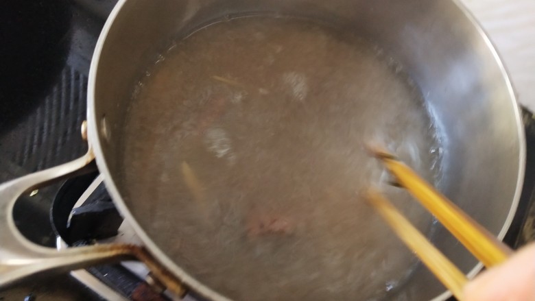青菜猪肝汤,放入腌制好的猪肝,焯一会看到变色即可捞出