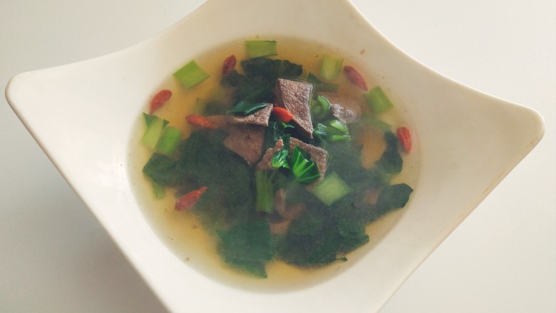 青菜猪肝汤,盛碗即可