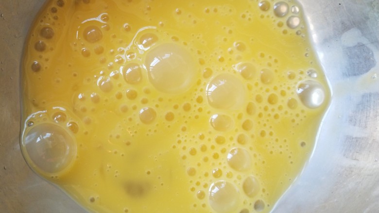番茄鸡蛋面疙瘩,鸡蛋打散