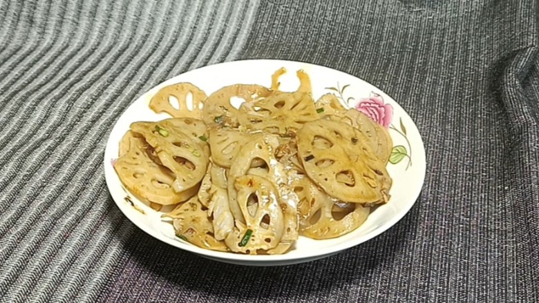 姜汁莲藕,出锅装盘