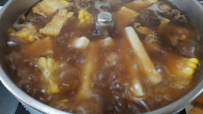 酱香火锅,烧开后多滚烧几遍,酱香激发出来