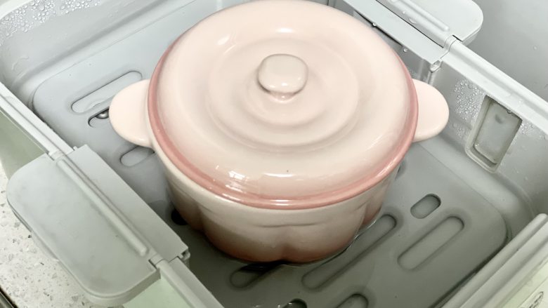 红薯也可以高大上——红薯银耳莲子羹+红薯布丁 ,炖盅盖好盖子,隔水炖1小时