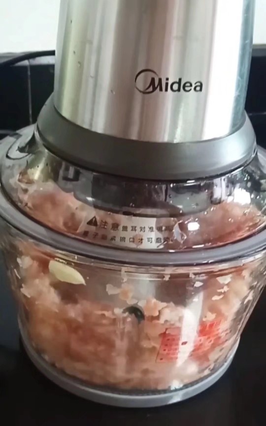 香菇酿肉(炖),启动电源,搅碎