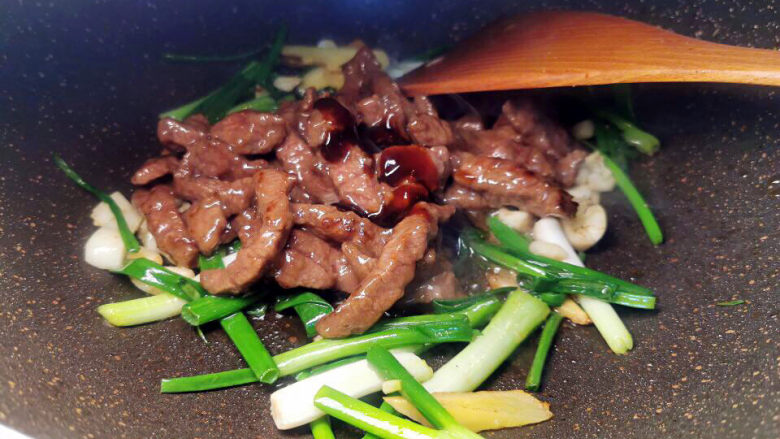 青椒爆炒牛里脊,下牛肉丝,<a style='color:red;display:inline-block;' href='/shicai/ 721'>蚝油</a>