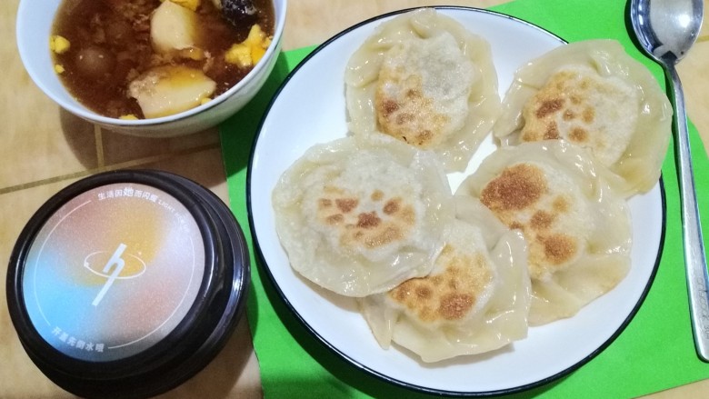 饺子皮夹香蕉,饺子皮夹香蕉完成了