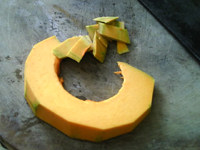田园南瓜饼,<a style='color:red;display:inline-block;' href='/shicai/ 53'>南瓜</a>洗净,去皮