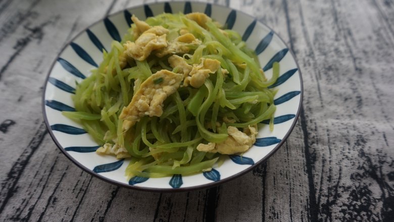 藤椒莴笋炒蛋,来上一碗米饭,绝绝子