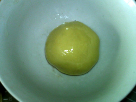 淡奶油小餐包,放入大碗,进行基础发酵。