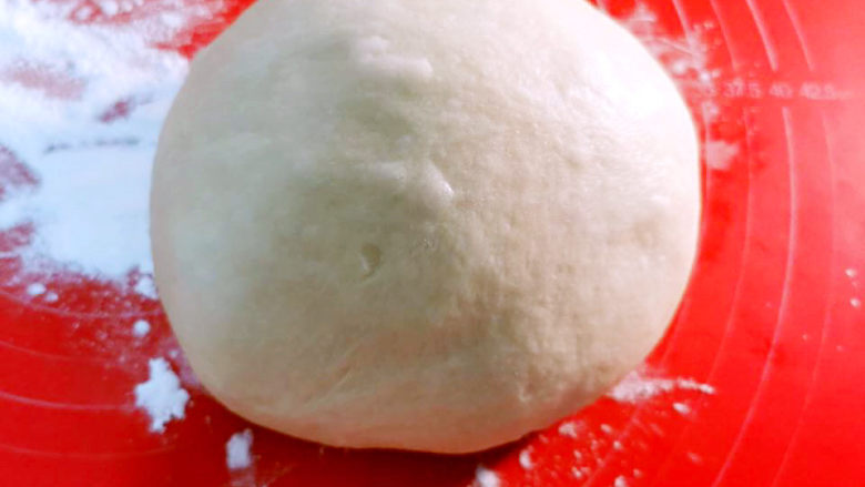 淡奶油小餐包,揉发1.5个小时左右,取出排气