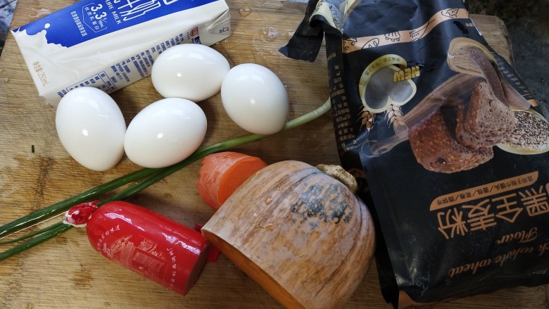 田园南瓜饼,先准备好食材,做的时候不会手忙脚乱,拍好才发现忘了把<a style='color:red;display:inline-block;' href='/shicai/ 2646'>马蹄</a>放进去