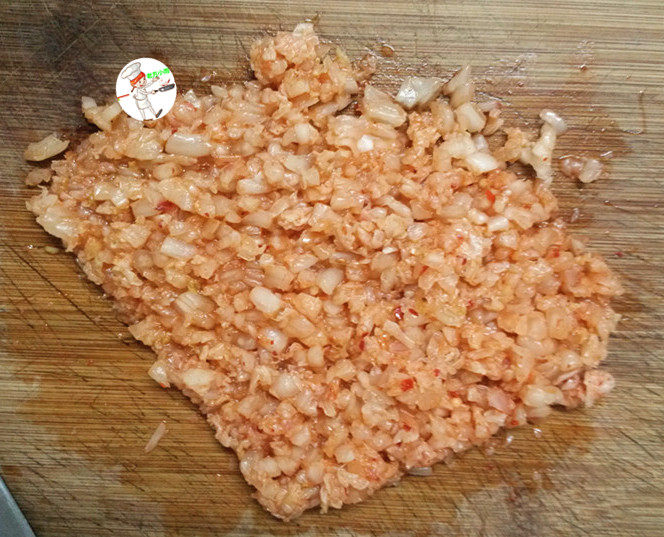 田园南瓜饼,把<a style='color:red;display:inline-block;' href='/shicai/ 2863'>辣白菜</a>剁成碎